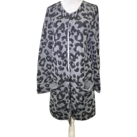 AUGUST SILK Women's Medium light gray animal print fuzzy long length cardigan - Picture 1 of 10